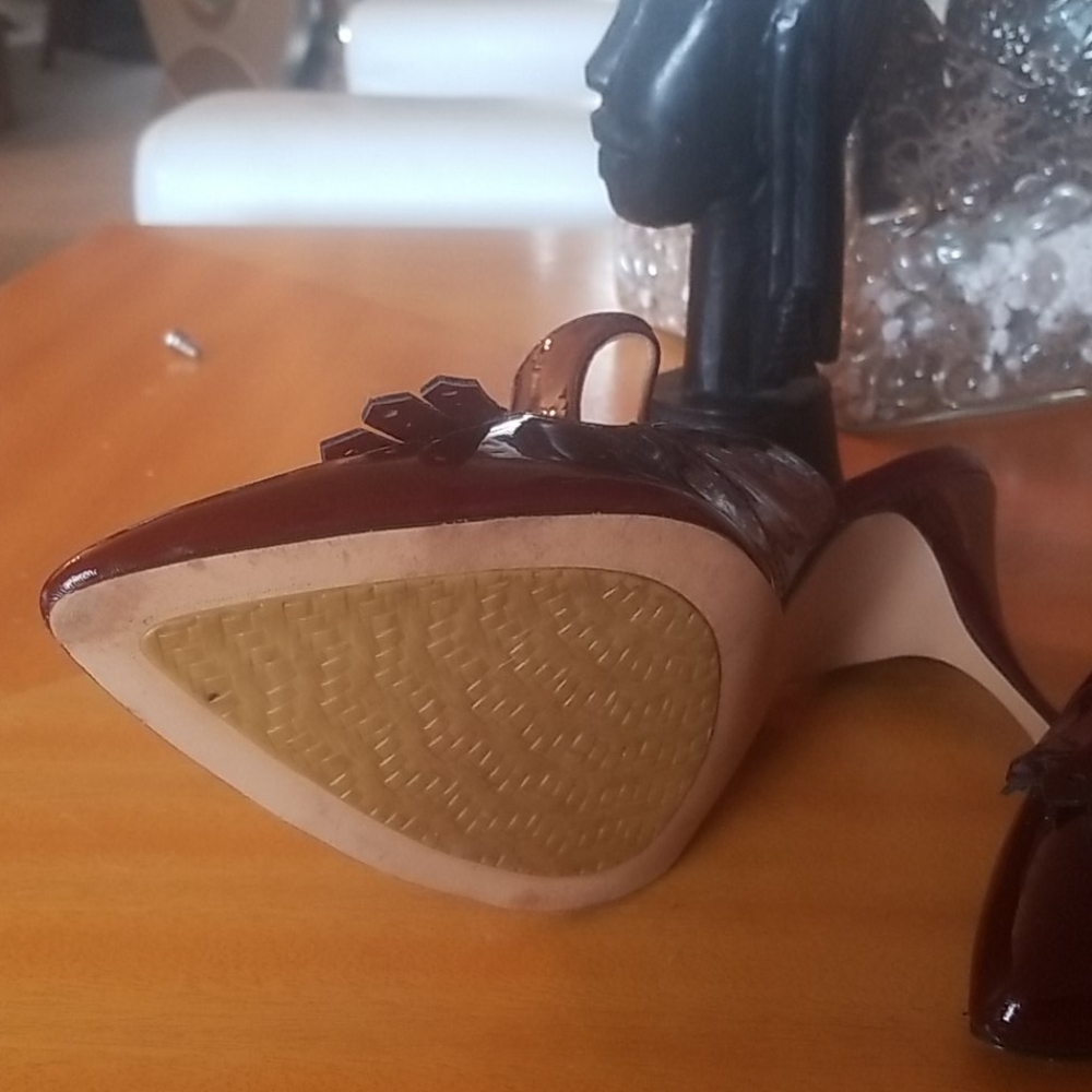 Shoe - Picture 3 of 4